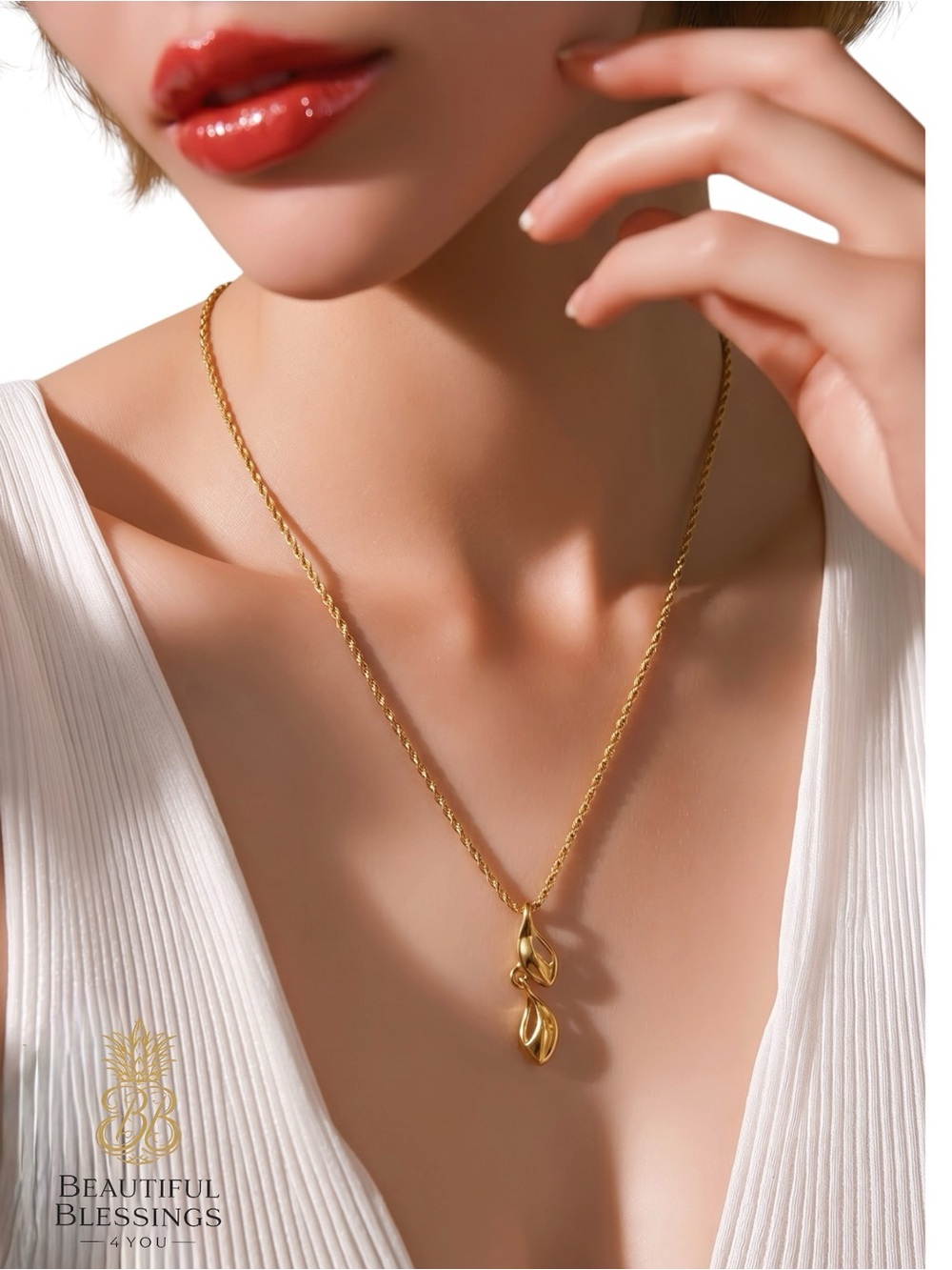Nina Ricci NWOT Gold Tone Pendant Necklace Signed NR Logo Adjustable - Designer